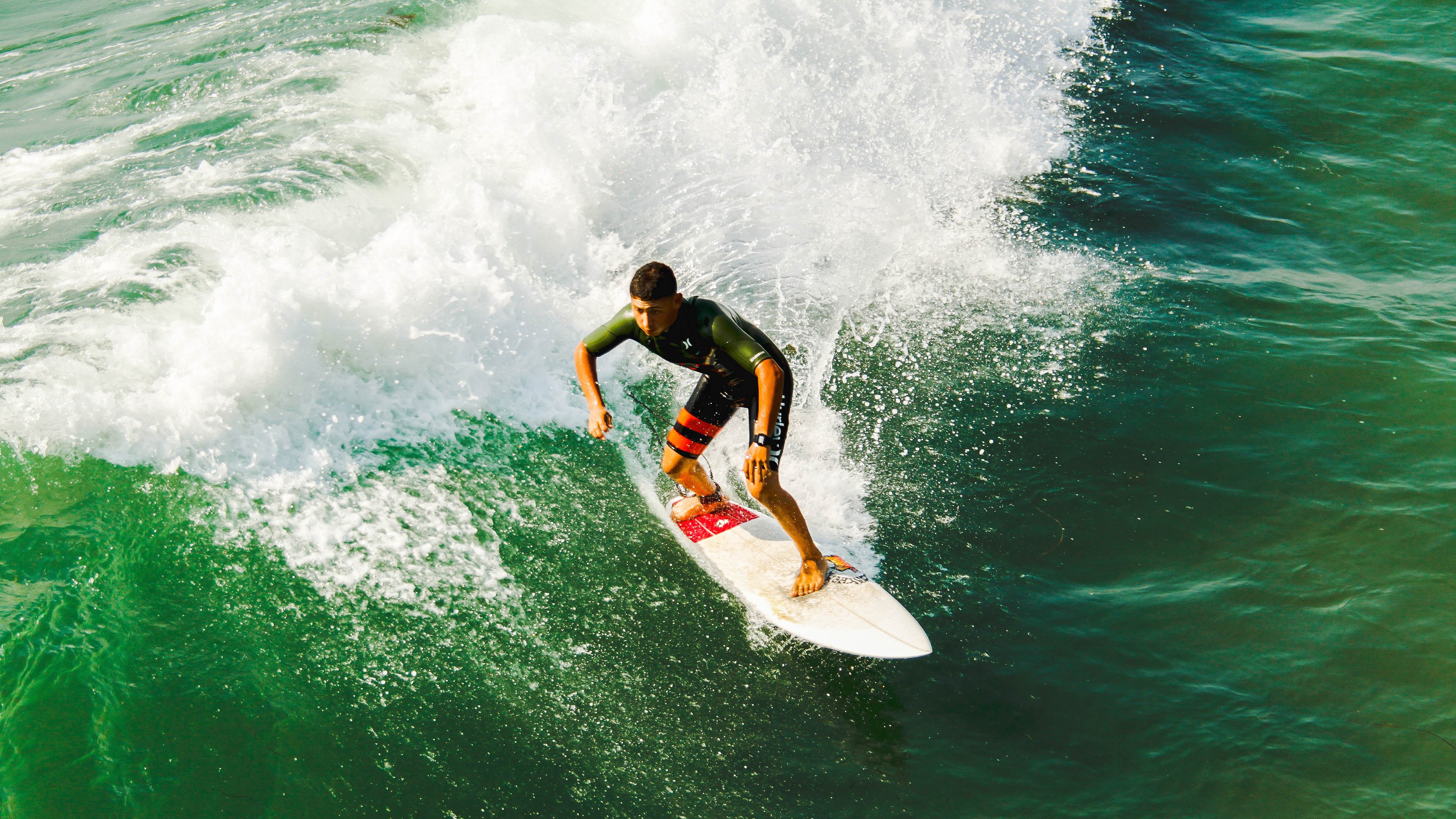 夜色下的东方符号，当易建联在火箭城的聚光灯下惊艳四座
