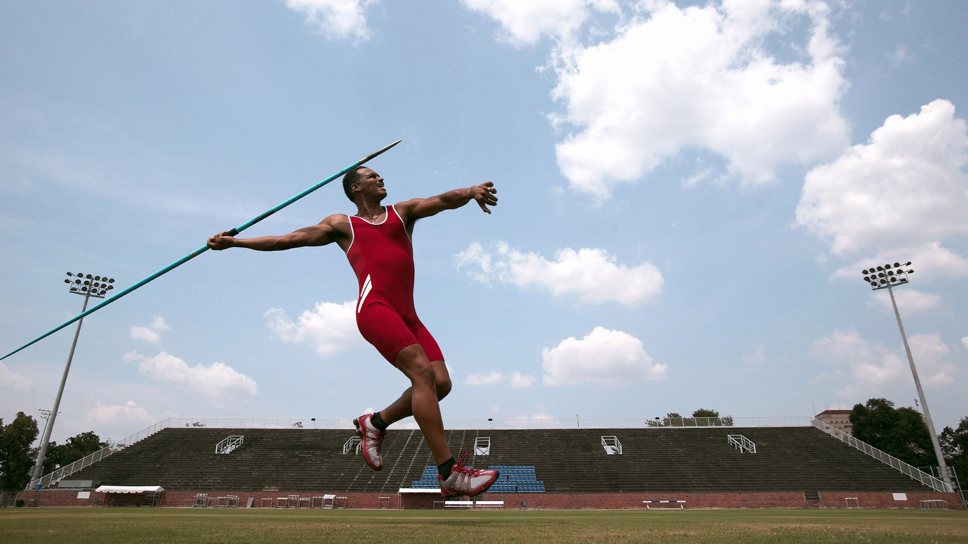 跨越红土与草地，阿尔卡拉斯以双线胜利诠释新时代网球领袖